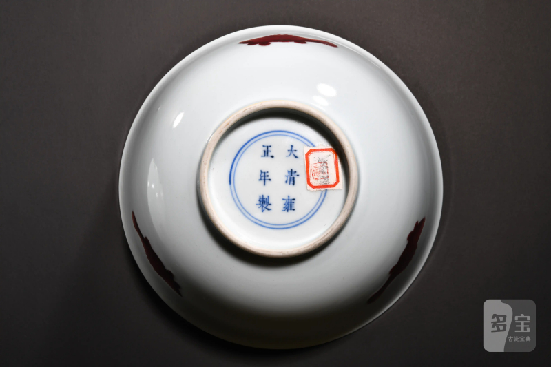 清雍正 釉里红三鱼纹大碗一对 - 图3